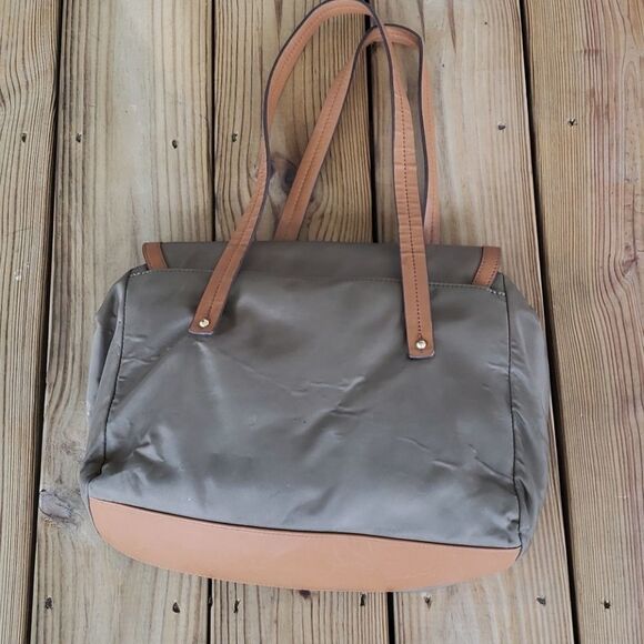 Tommy Hilfilger olive bag - Picture 3 of 9
